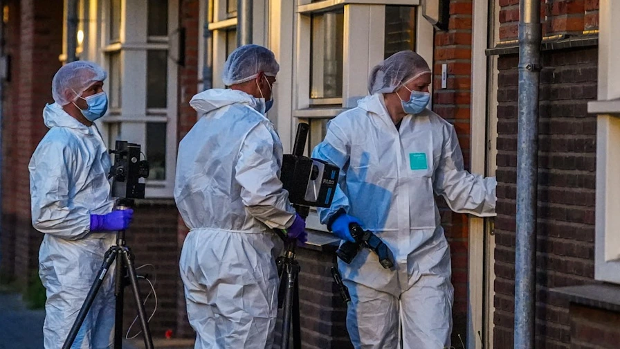 Foto: Politie pakt verdachte (33) op na vondst dode vrouw (45) in Helmond
