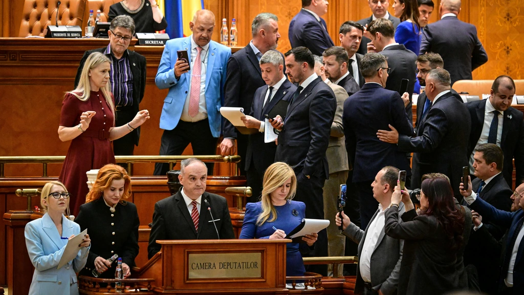 Foto: Roemeense parlement stemt regering weg na motie van wantrouwen