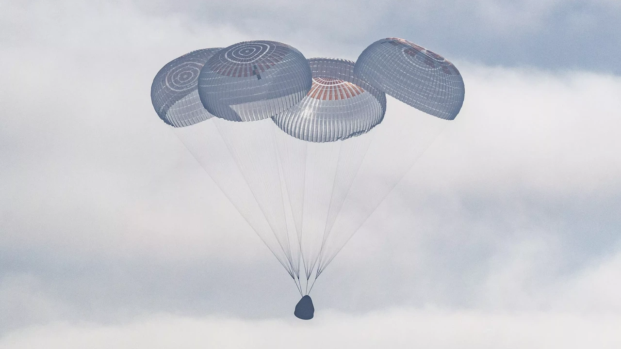 4 Astronauts Return After 237 Days Setting European Record