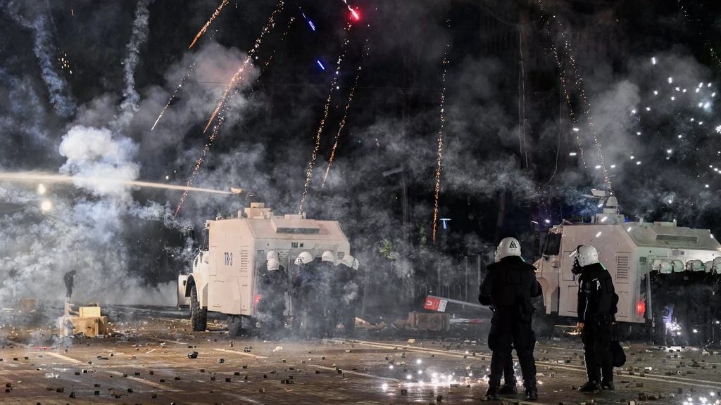 Voor derde dag op rij gewelddadig protest in Albanië tegen corruptie en Trump-resort