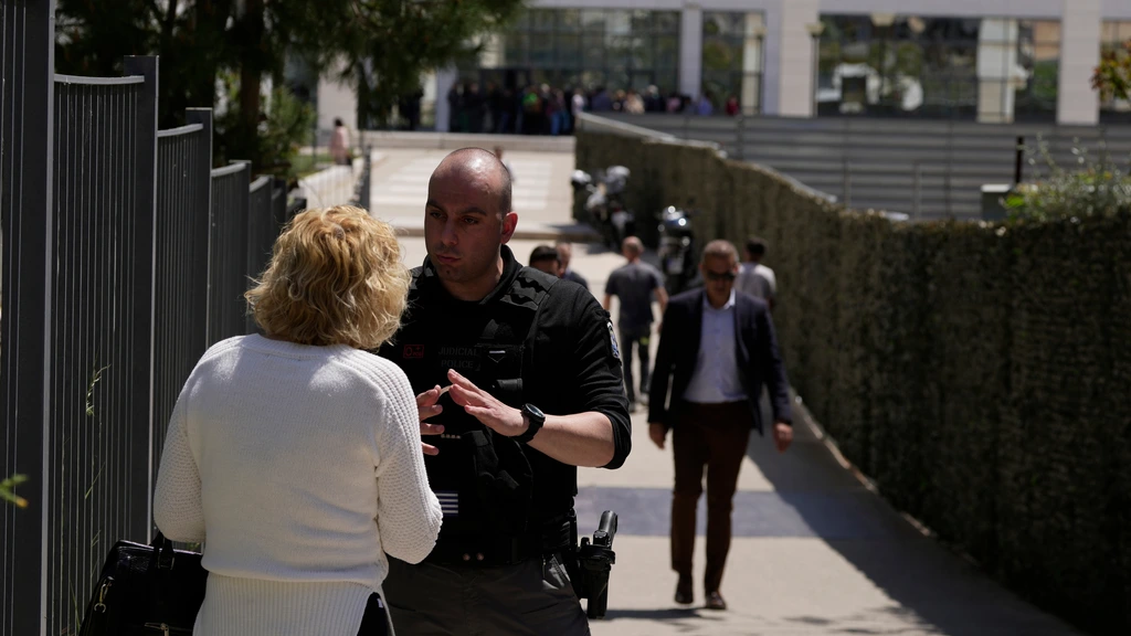 Foto: Politie zoekt 89-jarige dader van schietpartijen in Griekenland