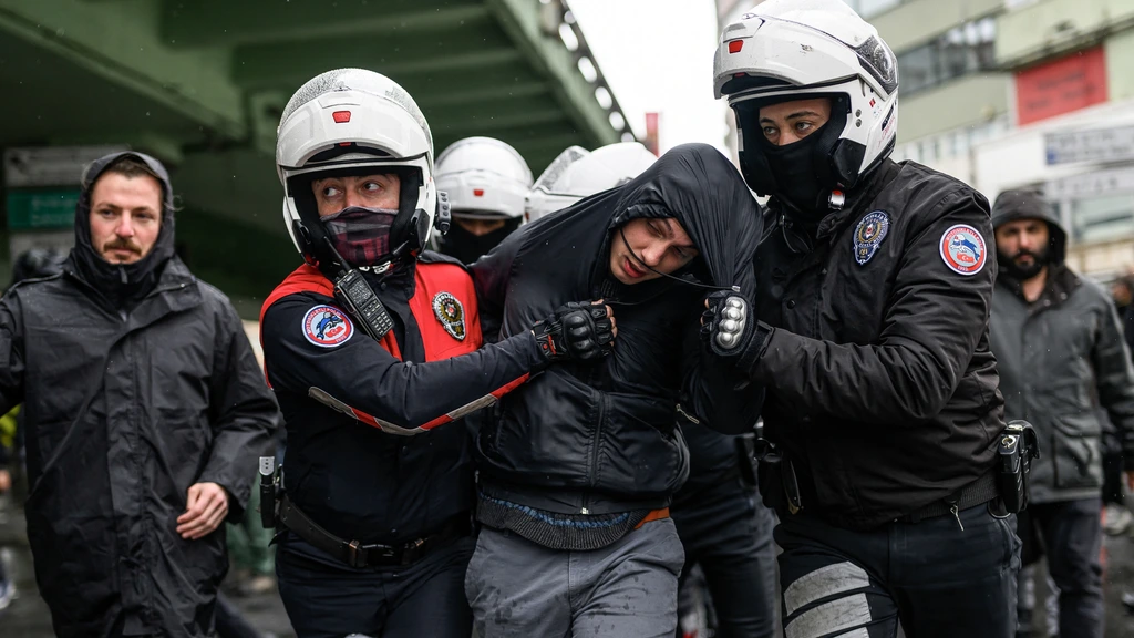 Foto: 500 arrestaties bij 1 mei-protest Istanbul, ook demonstraties in andere landen