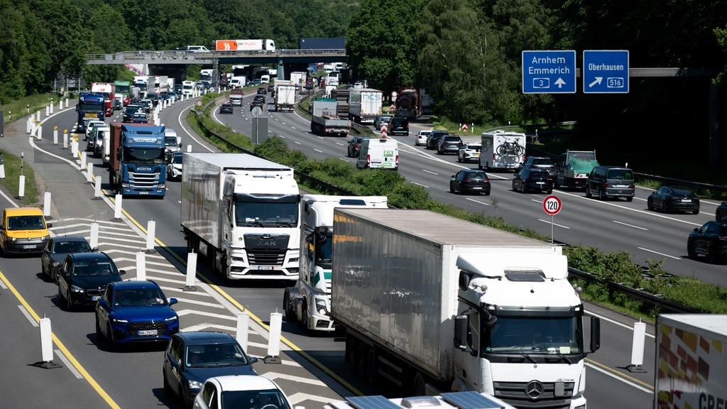 Droogte raakt vakantieverkeer: vrachtwagens mogen op zondag Duitse wegen op