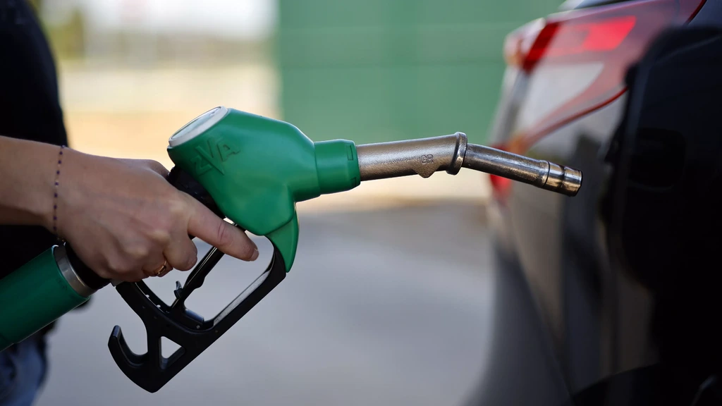Olieprijs komt voor het eerst sinds juli boven de 100 dollar per vat