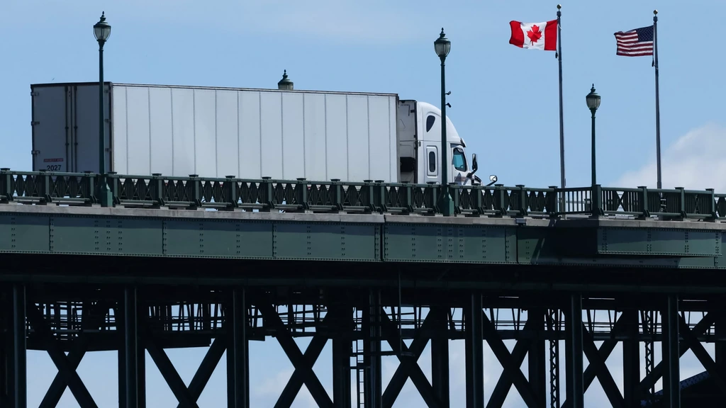 Op het laatste moment stelt Trump importheffingen tegen Canada uit
