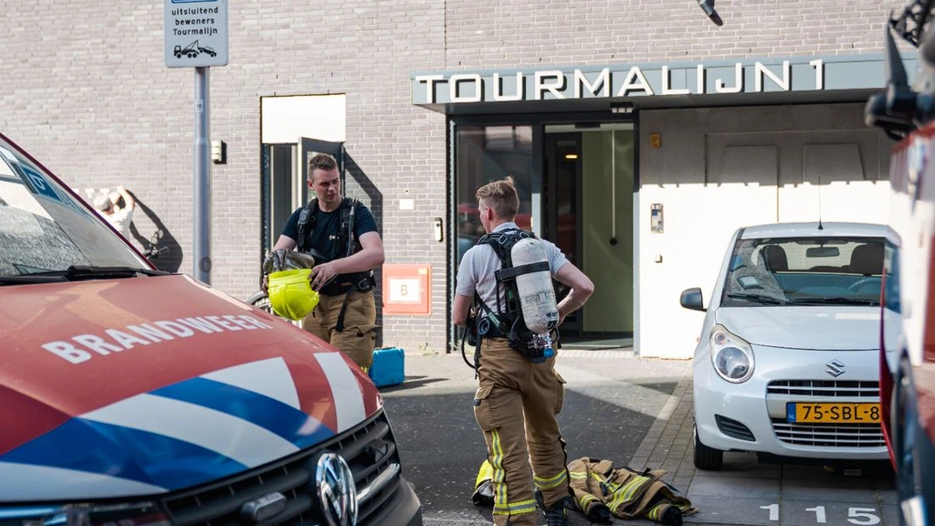Foto: Etages flat Ridderkerk ontruimd vanwege koolmonoxide