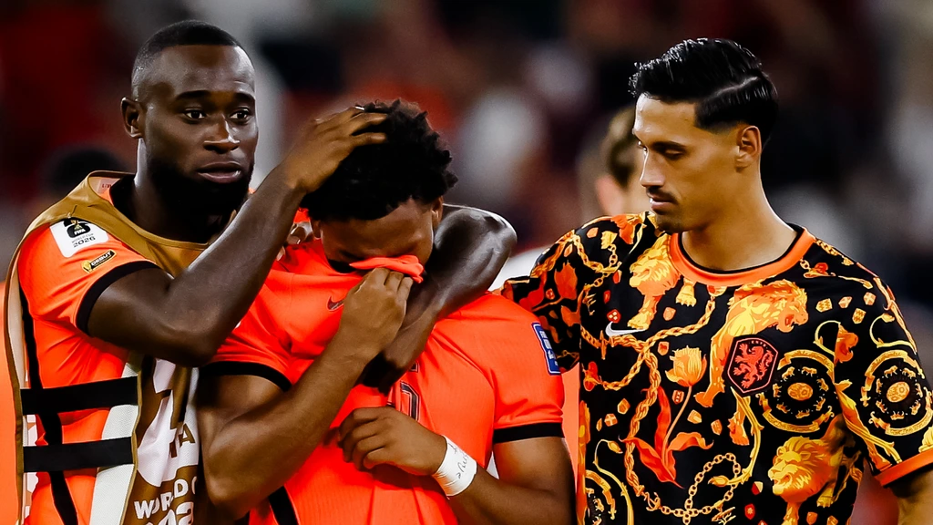 WK voorbij voor Oranje, sterk Marokko wint zenuwslopend duel na strafschoppen