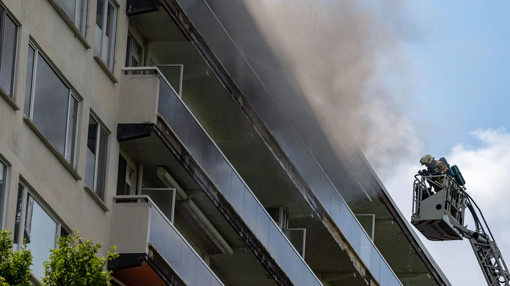 Vijf doden bij grote brand in Antwerpse flat, zoektocht naar meer slachtoffers