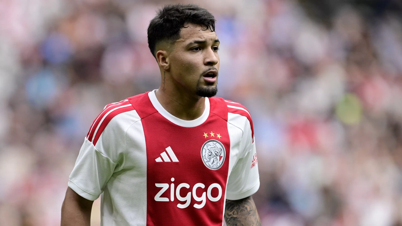 Ajax €20M Signing Marcos Leonardo Slammed by Ex-Scout and Ronald de Boer