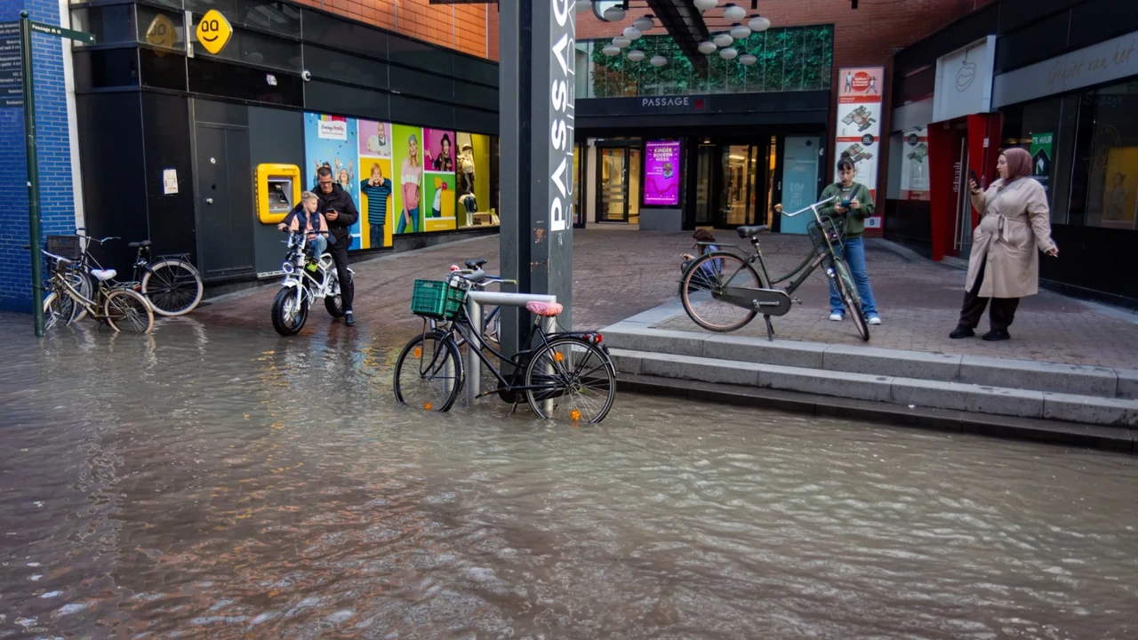 Water main break floods Schiedam shopping street, causing costly damage