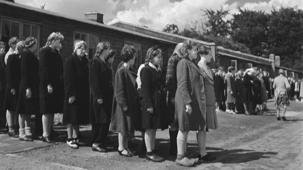 Foto: Ernstig seksueel geweld tegen vrouwen in interneringskampen na WO II