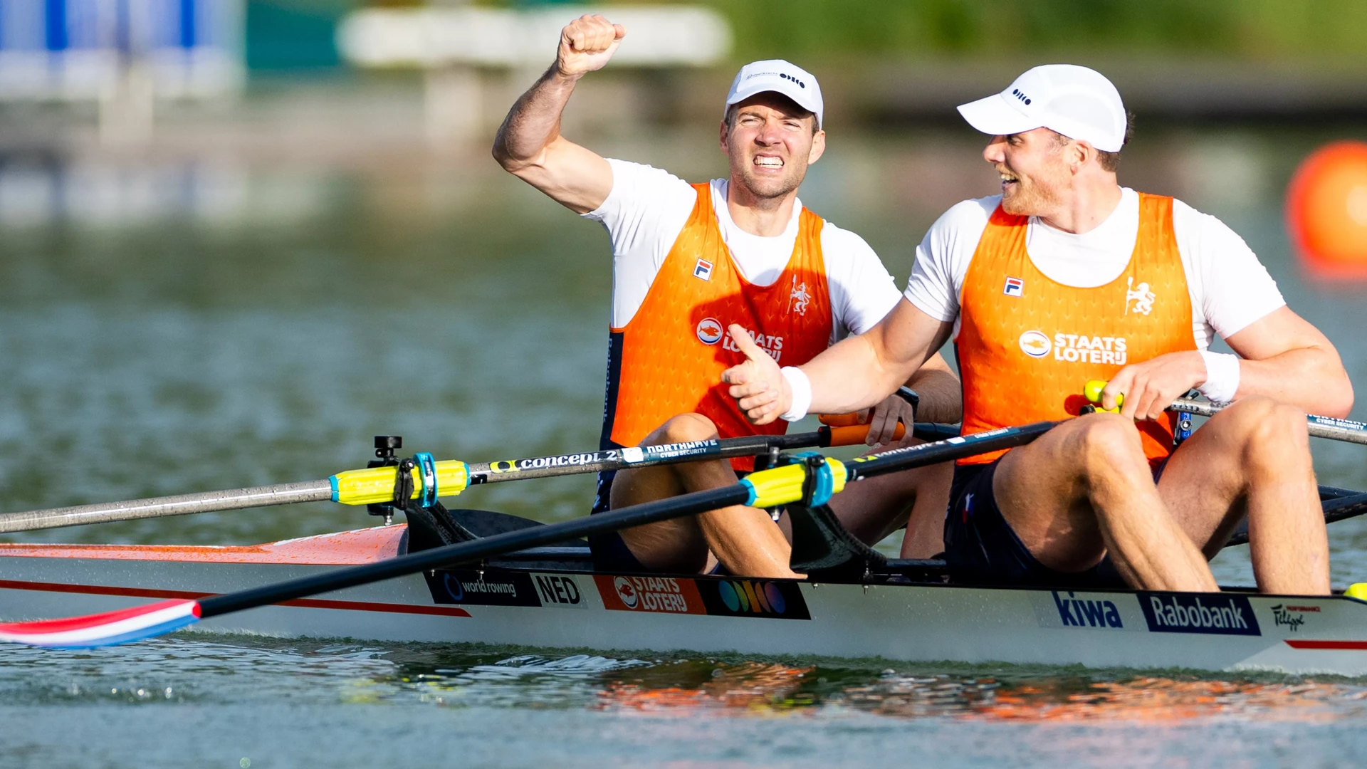 Van Dorp/Twellaar roeien naar wereldtitel in dubbeltwee, zilver De Jong/Boonstra