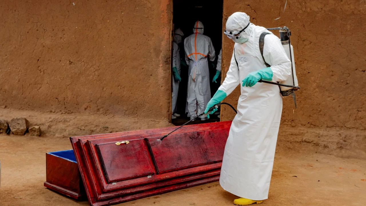 Ebola grijpt verder om zich heen in Congo: ruim 10.000 mensen besmet Ebola grijpt verder om zich heen in Congo: ruim 10.000 mensen besmet