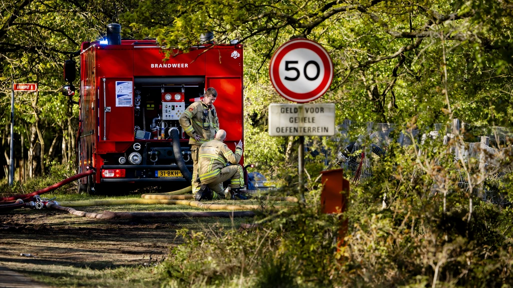 Foto: Brand op militair terrein 't Harde veroorzaakt door oefening met springstoffen