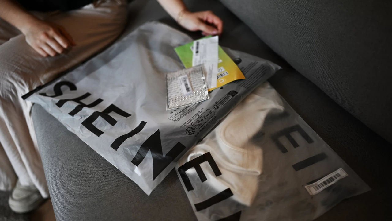 Pakketjes uit China vanaf november nog eens 2 euro duurder Pakketjes uit China vanaf november nog eens 2 euro duurder