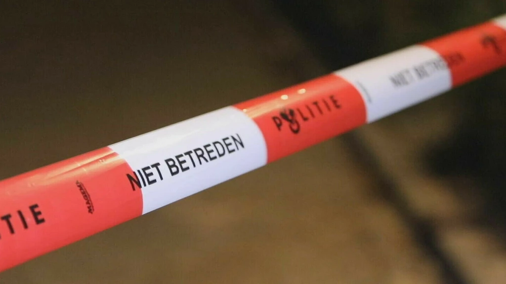 Omgeving Leidseplein in Amsterdam afgezet rond toeristenbus