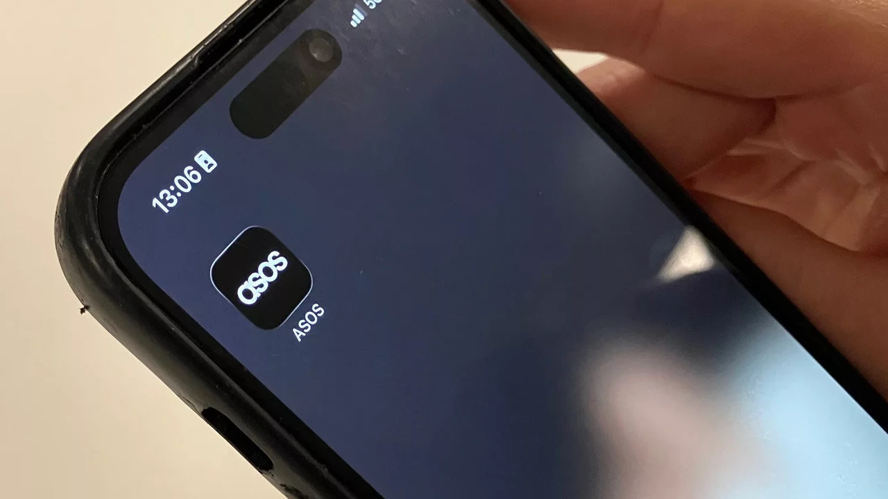 Modesite Asos mogelijk gehackt, klanten ontvangen vreemde notificatie Modesite Asos mogelijk gehackt, klanten ontvangen vreemde notificatie