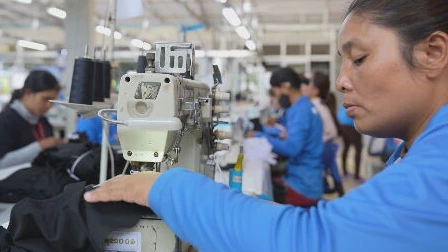 Foto:  Cambodjaanse kledingindustrie hard geraakt door oorlog in Iran en grensconflict