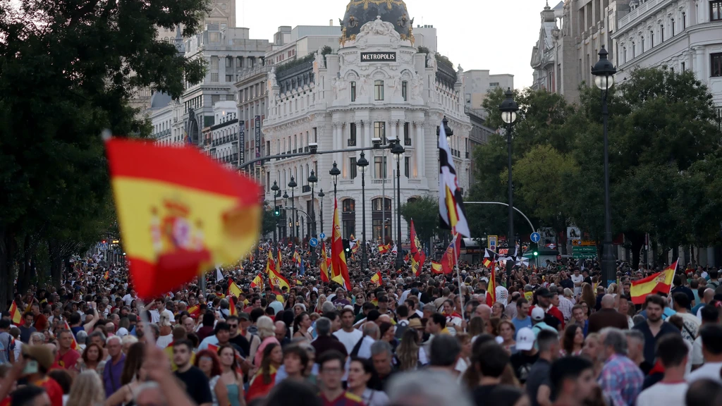 Honderdduizenden Spanjaarden de straat op uit onvrede over aanpak crisis Ceuta