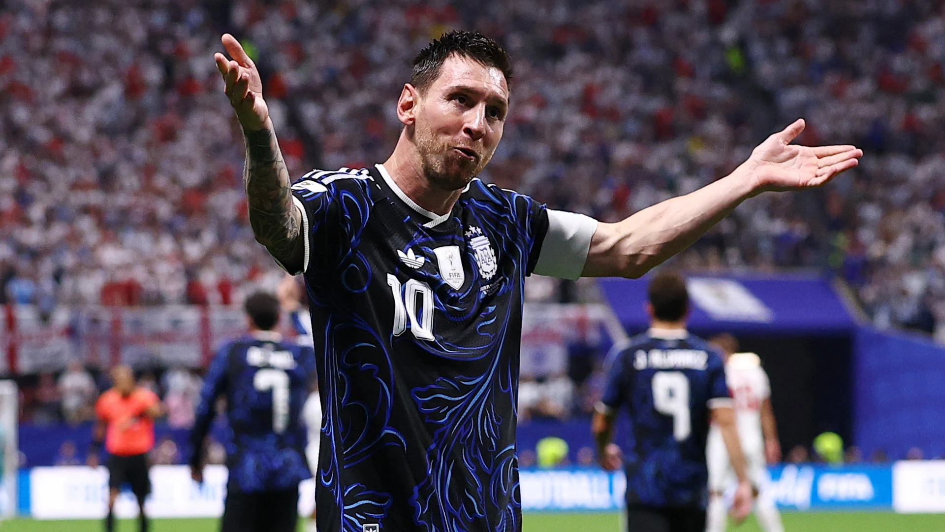Argentinië draait het in de slotfase helemaal om (2-1) • Twee assists Messi