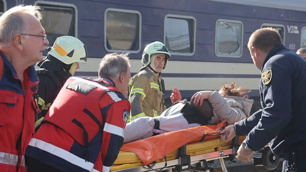 Foto: Veertien doden bij Russische luchtaanval op treinperron Dnipro
