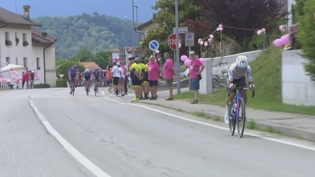 Ook Kuss in club met ritzeges in Tour, Vuelta én Giro • Arensman valt van podium