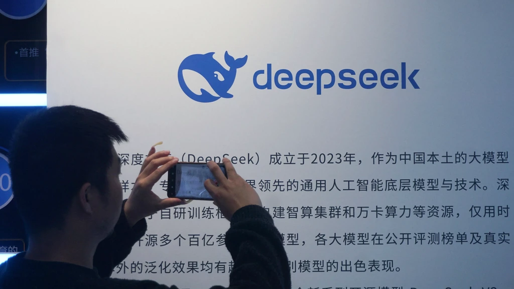 VS beschuldigt Chinese AI-bedrijven van massaal kopiëren van technologie
