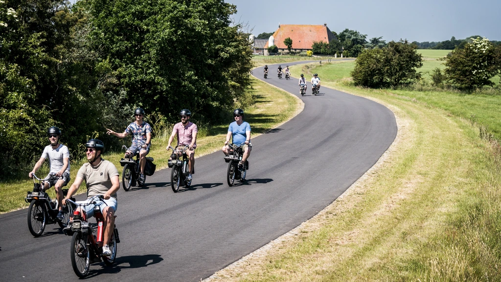 Foto: Vaals wil motortochten aan banden leggen om overlast toerisme tegen te gaan