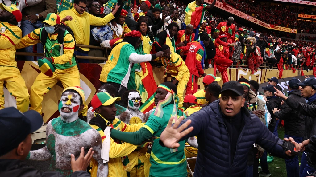 Foto: Marokkaanse koning verleent gratie aan veroordeelde Senegalese voetbalfans 