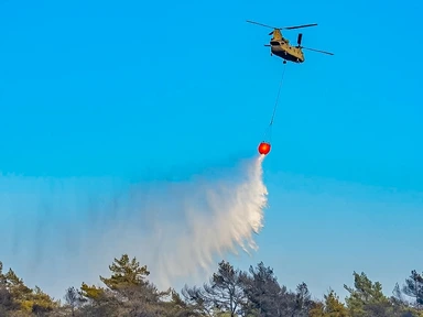 Natuurbrand op militair oefenterrein bij 't Harde nog niet onder controle, risico op oplaaien blijft — image 6