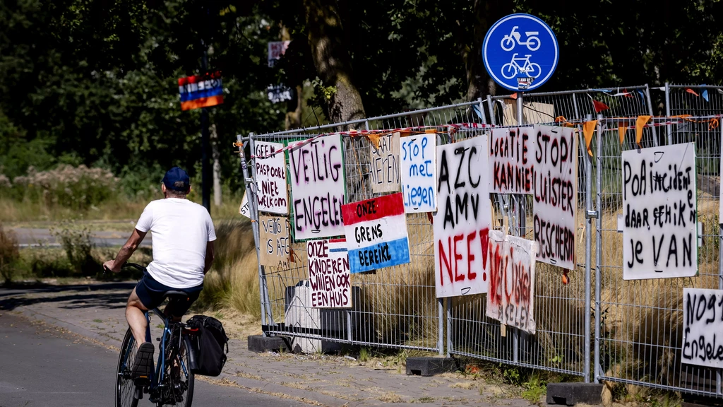 Inwoners laten zich bij gemeenteraad horen over asielopvang Engelen