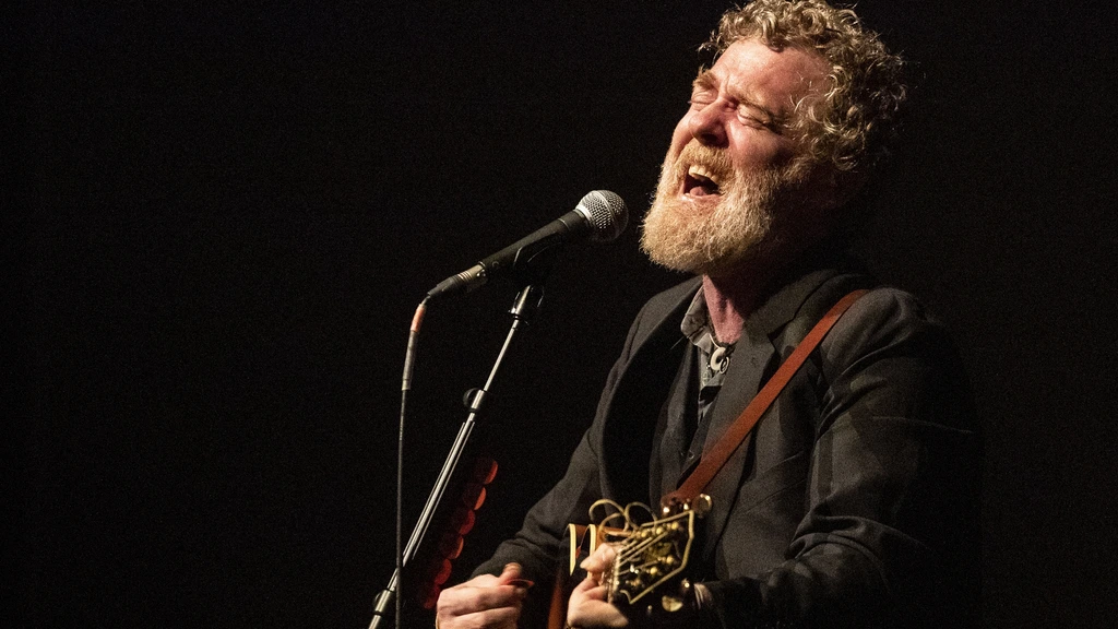 Foto: Ierse zanger en Oscarwinnaar Glen Hansard (56) omgekomen bij motorongeluk