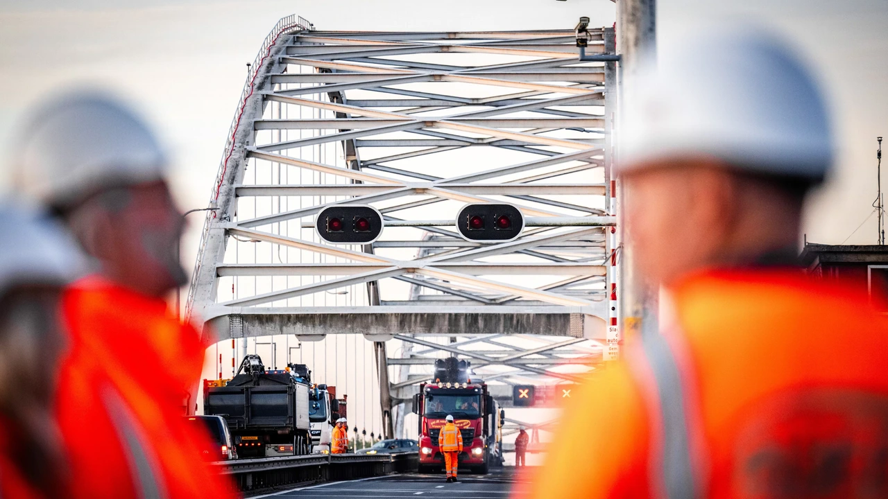 Miljarden voor verouderde bruggen en sluizen, ten koste van aantal grote projecten Miljarden voor verouderde bruggen en sluizen, ten koste van aantal grote projecten