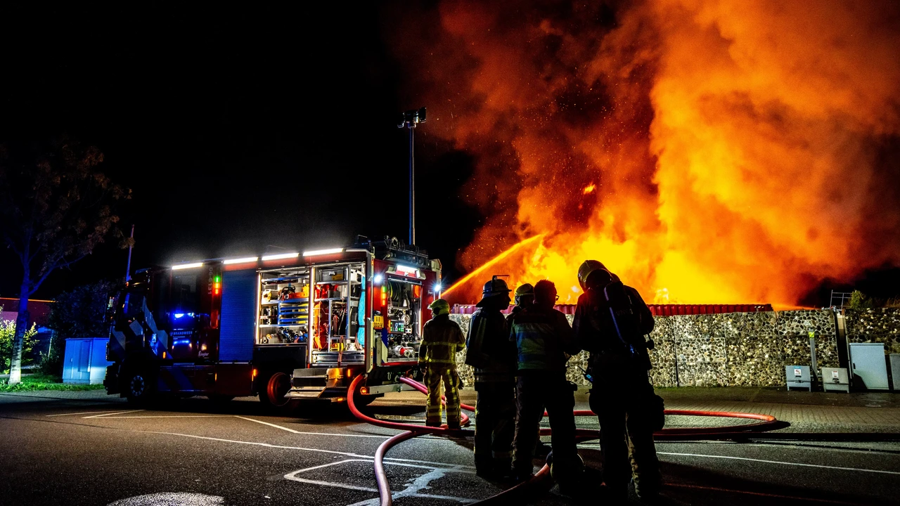 Grote brand bij afvalverwerker in Gelderse Dinxperlo onder controle