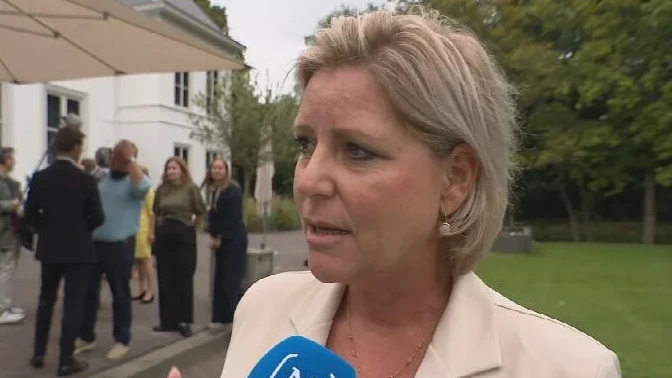 Foto: Mediaminister Letschert wacht oordeel rechter over boetes voor media af