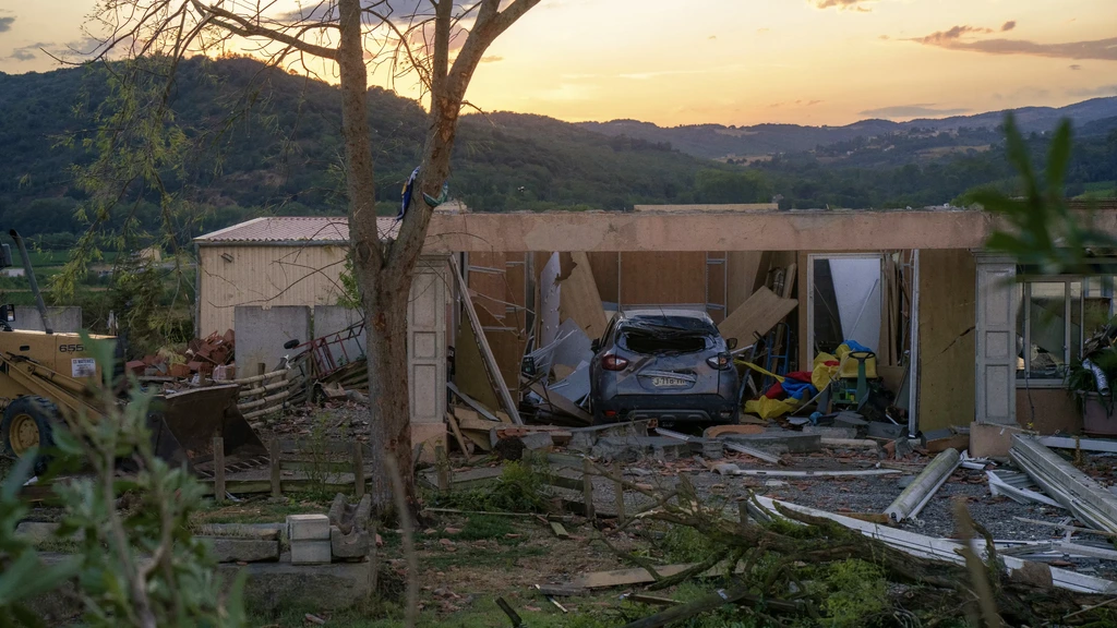 Tornado richt ravage aan in dorp Zuid-Frankrijk, tientallen gewonden