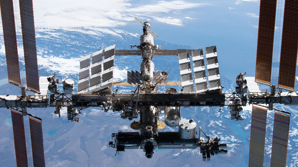 Foto: Astronauten ruimtestation maken zich op voor spoed-evacuatie na luchtlek