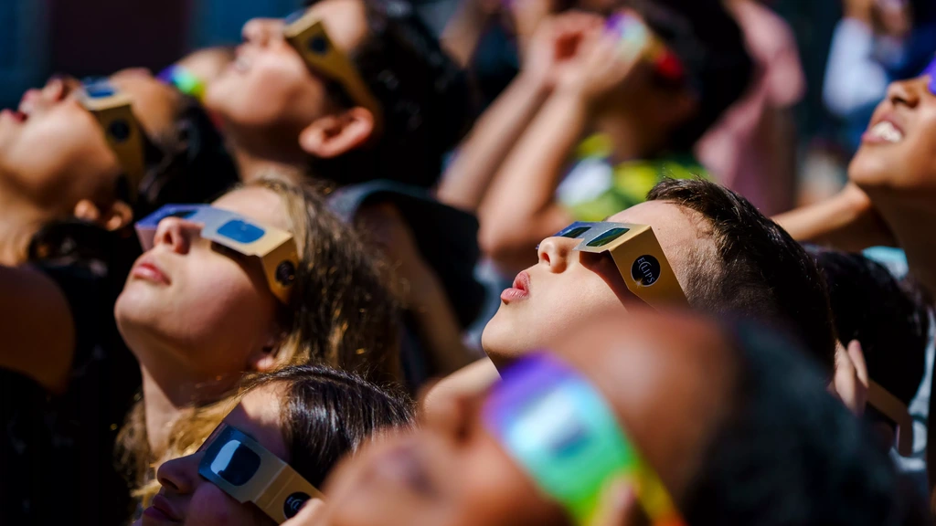18 meldingen van oogschade na zonsverduistering, ook bij kinderen