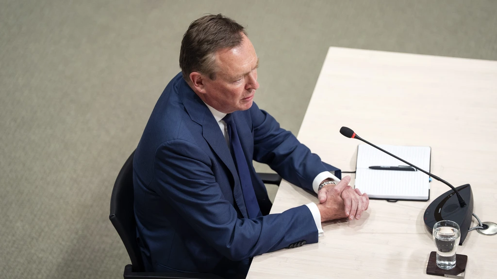 Volgende week oud-Kamervoorzitter Arib en Van Dissel (RIVM) • Bruins: inperken carnaval lag niet op tafel