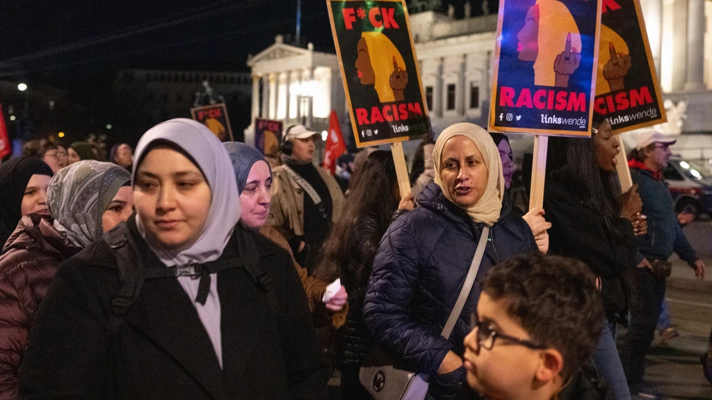 Oostenrijkse scholen maken zich op voor hoofddoekverbod: bescherming of onderdrukking?