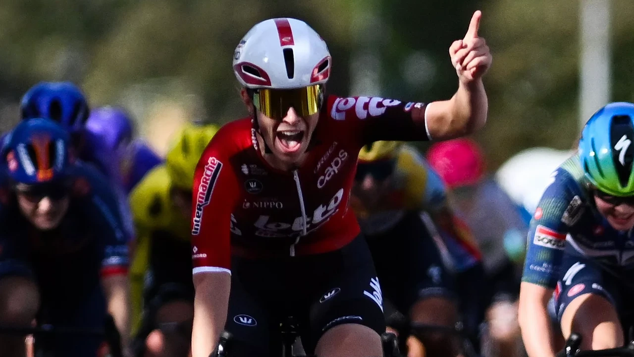 Photo: NOS Sandrine Tas and Charlotte Kool feature in Eneco Tour stage in Ede