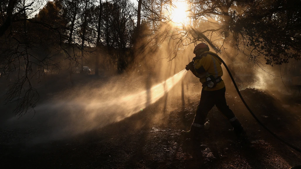 Foto: Grote natuurbrand tussen Marseille en Nice, zeker 400 mensen geëvacueerd