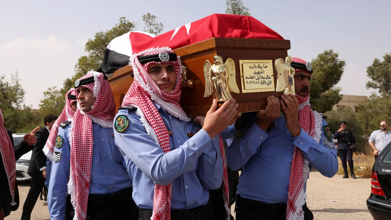Drie verdachten opgepakt na dodelijke aanslag op kerk in Jordanië Drie verdachten opgepakt na dodelijke aanslag op kerk in Jordanië