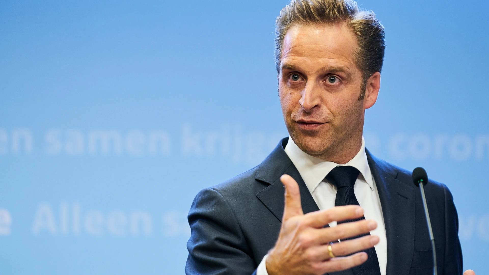 Coronaminister De Jonge ontraadde gebruik van mondkapjes na lobby ouderenzorg