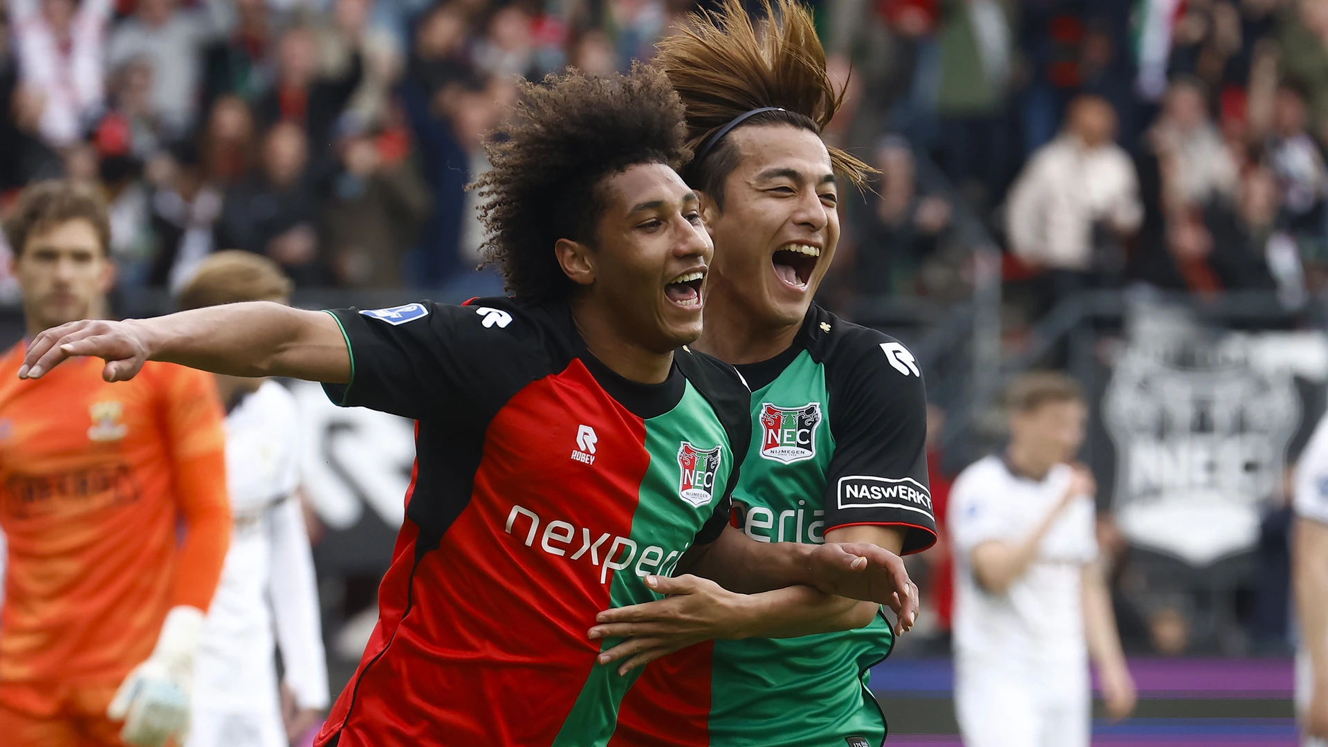 NEC op koers voor voorronde Champions League • Slotoffesief Volendam tegen Telstar: 1-1