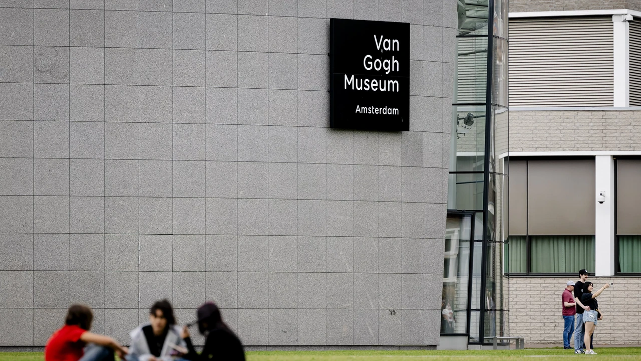 Den Haag is akkoord na slepende vete, Van Gogh Museum kan gaan renoveren Den Haag is akkoord na slepende vete, Van Gogh Museum kan gaan renoveren