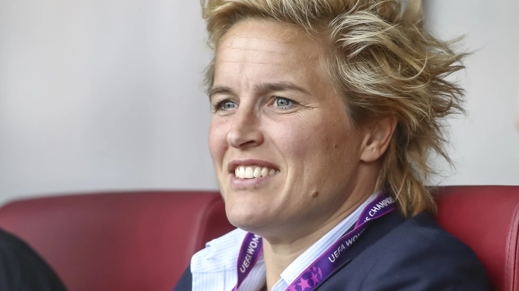 Koster betwijfelt of vrouwen vrijdag al voetballen: 'Gaan dit met z'n ...