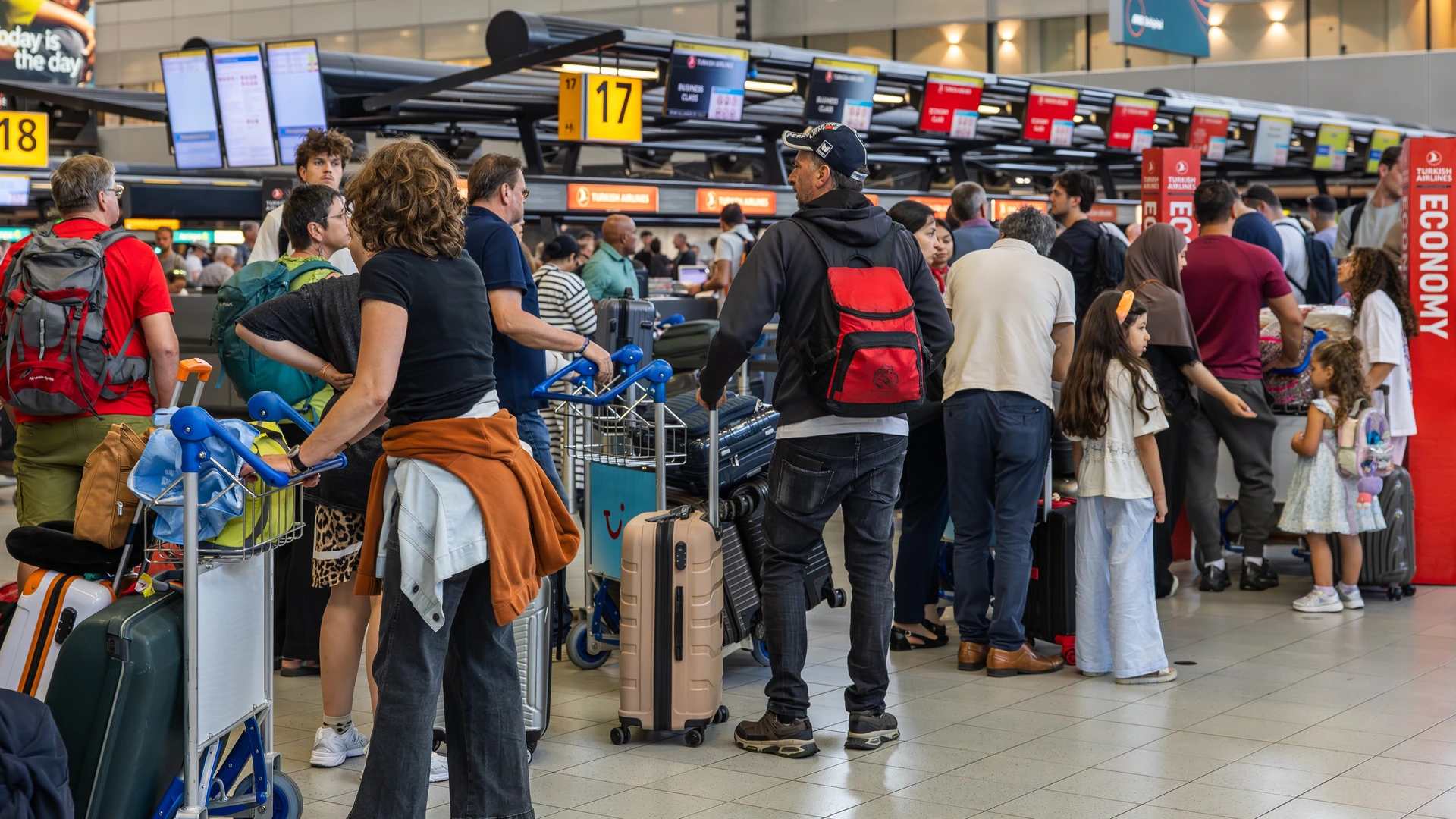Bezorgde telefoontjes na aangescherpte reisadviezen Midden-Oosten