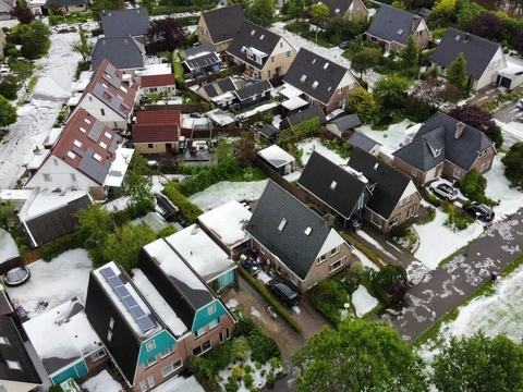 Wateroverlast in delen Friesland en Groningen: 'achterhuis staat ...