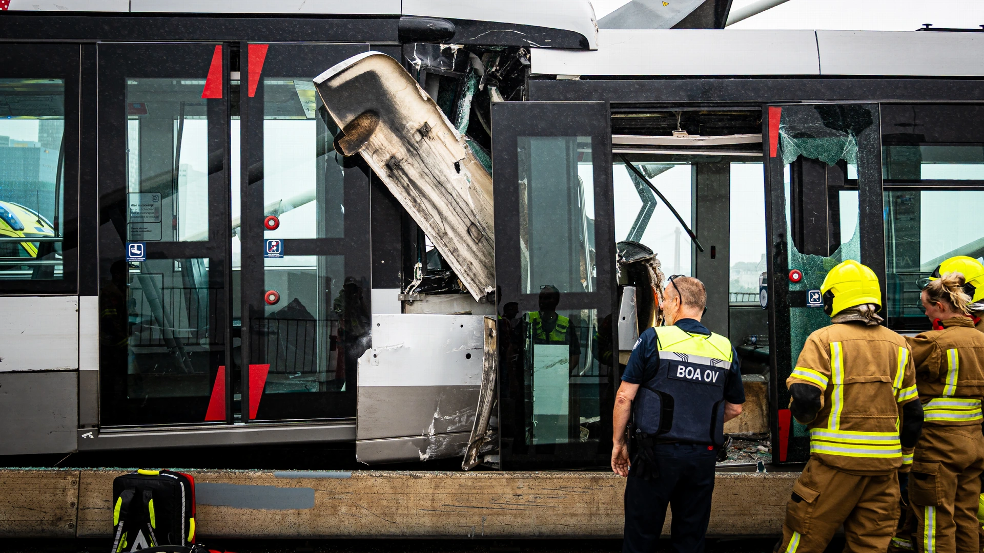 Vijftien gewonden bij botsing trams op Erasmusbrug in Rotterdam, 'vreselijk ongeluk'